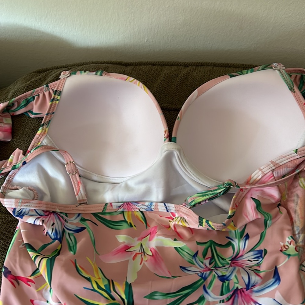 Bathing suit and matching cover up skirt. - Picture 3 of 12